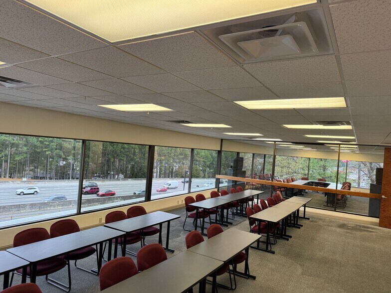 More Photos Of 2707 Buford Hwy, Atlanta Office For Sale