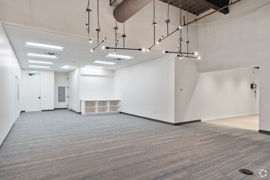 More Photos Of 651 Nicollet Mall, Minneapolis Office For Sale