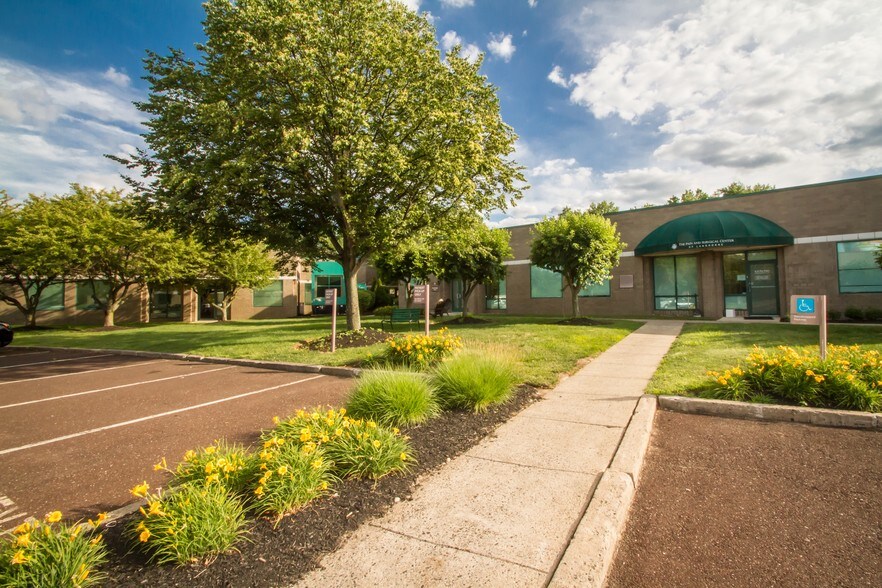 More Photos Of 800-880 Town Center Dr, Langhorne Unknown For Lease