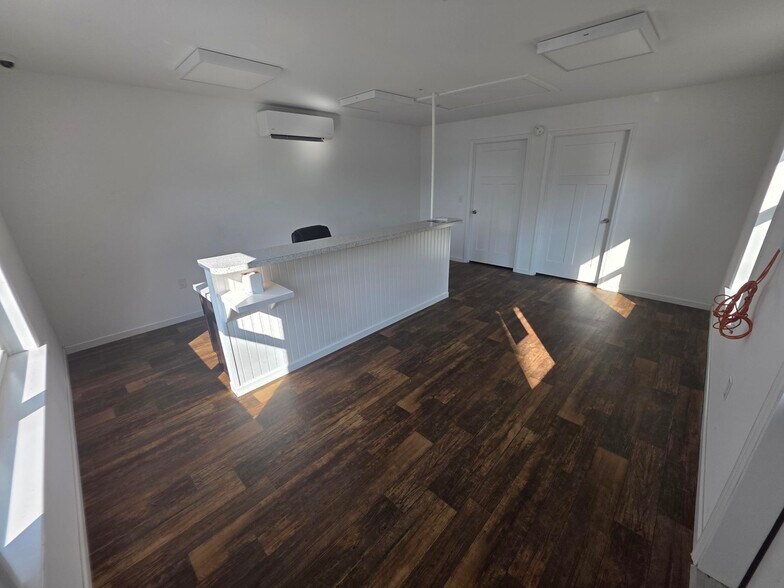 More Photos Of 320 N 2nd St, Columbia Self Storage For Lease