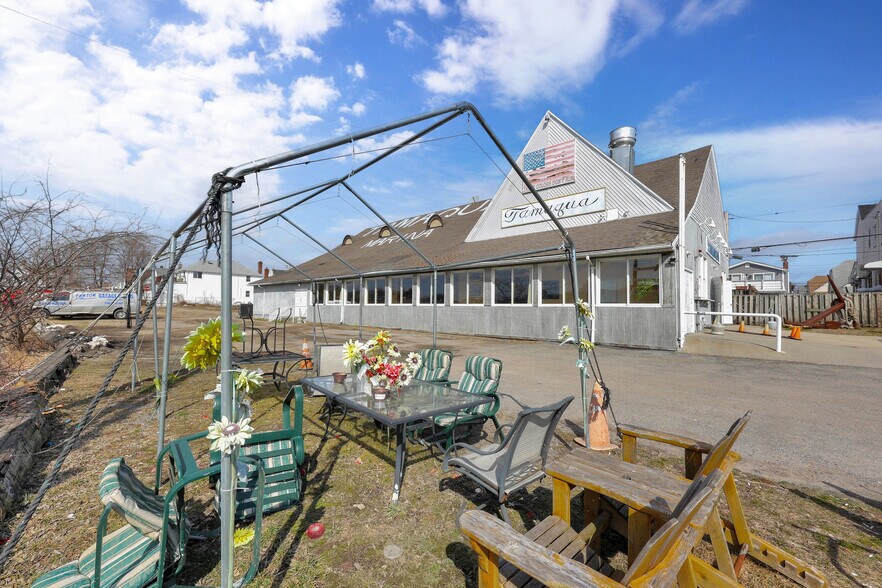 More Photos Of 82-84 Ebony Ct, Brooklyn Marina For Sale