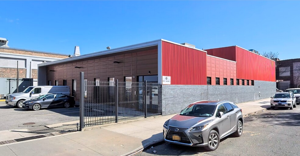 More Photos Of 390 Concord Ave, Bronx Manufacturing For Sale