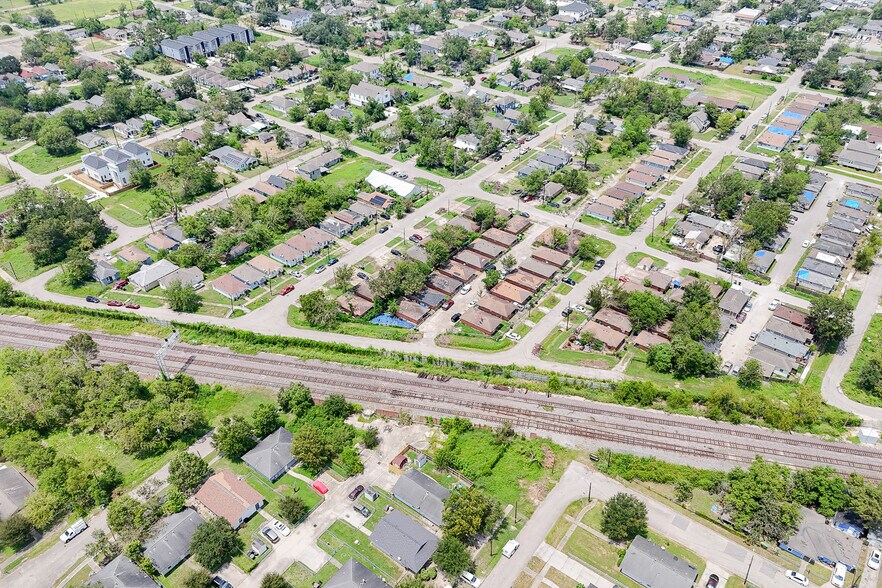 More Photos Of 2101 Hutton St, Houston Apartments For Sale