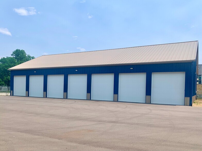 More Photos Of 604 Spring, Saint Johns Light Distribution For Sale