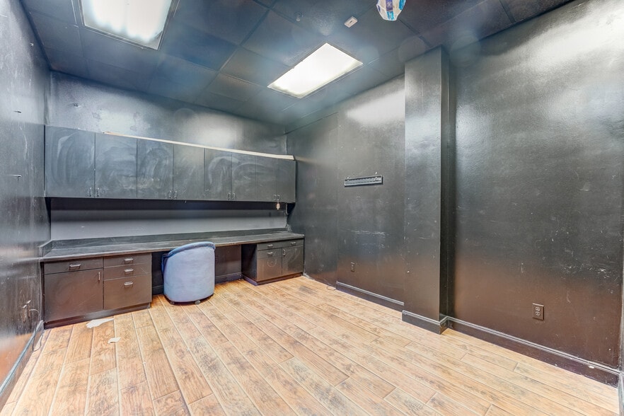 More Photos Of 324 Fm-1960 Rd, Houston General Retail For Sale