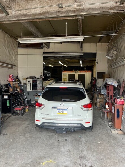 More Photos Of 172-74 W Wingohocking St, Philadelphia Auto Repair For Sale