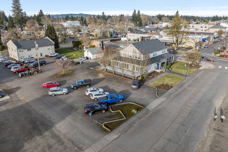 More Photos Of 113 N Elm St, Canby Restaurant For Lease