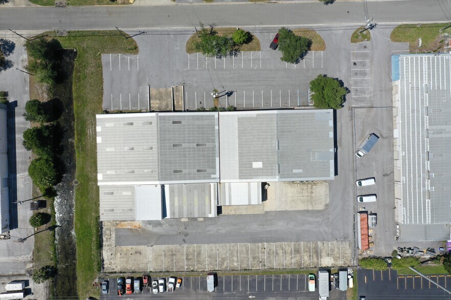 More Photos Of 425 Roberts Rd, Oldsmar Warehouse For Lease