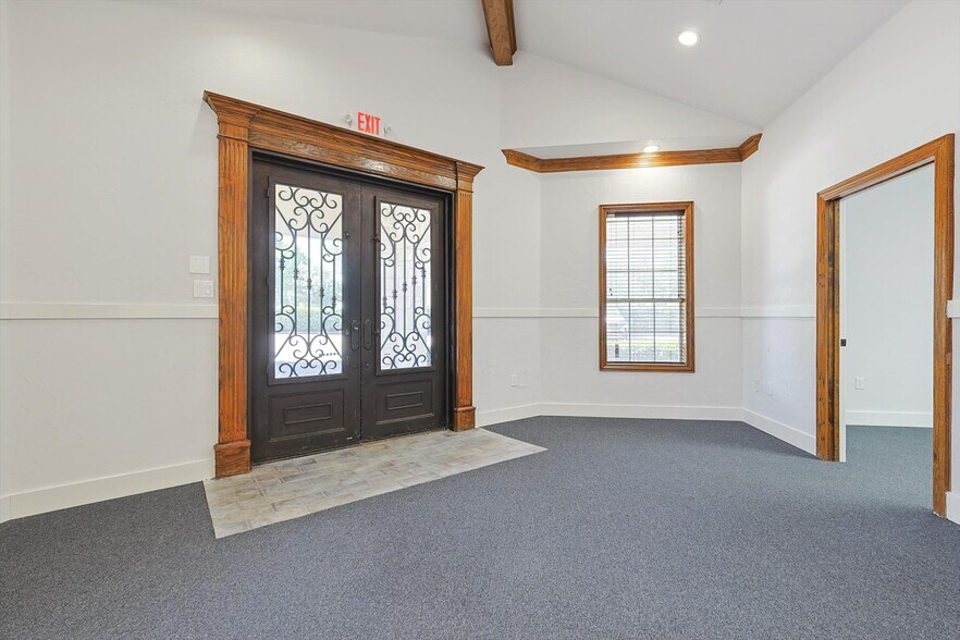 More Photos Of 5601-5605 Virginia Pky, McKinney Medical For Sale