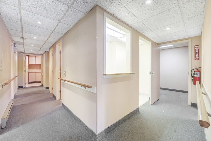 More Photos Of 385 S Maple Ave, Glen Rock Medical For Lease