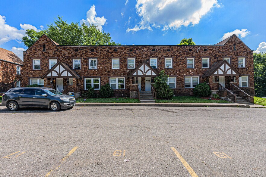 More Photos Of 25 Maynard Ct, Pontiac Apartments For Sale