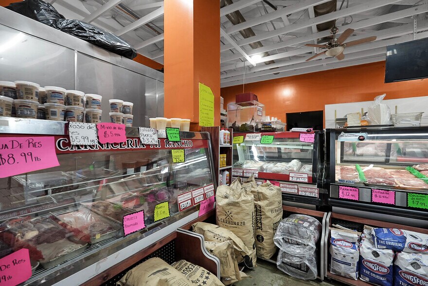 More Photos Of 6982 N Winton Way, Winton Restaurant For Sale