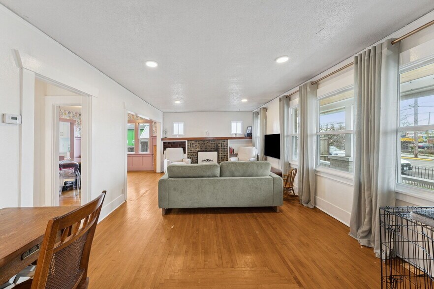 More Photos Of 413 2nd St NE, Puyallup Office For Sale