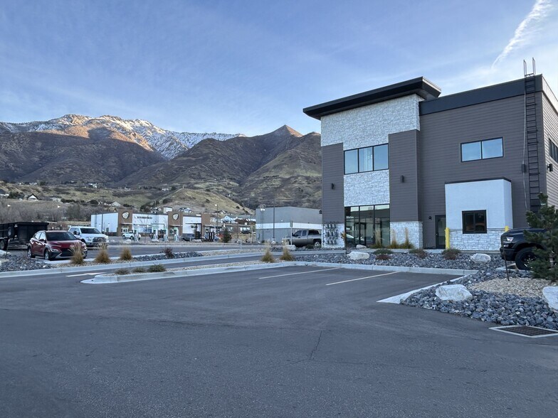 More Photos Of 6696 S 2500 East, Uintah Restaurant For Lease