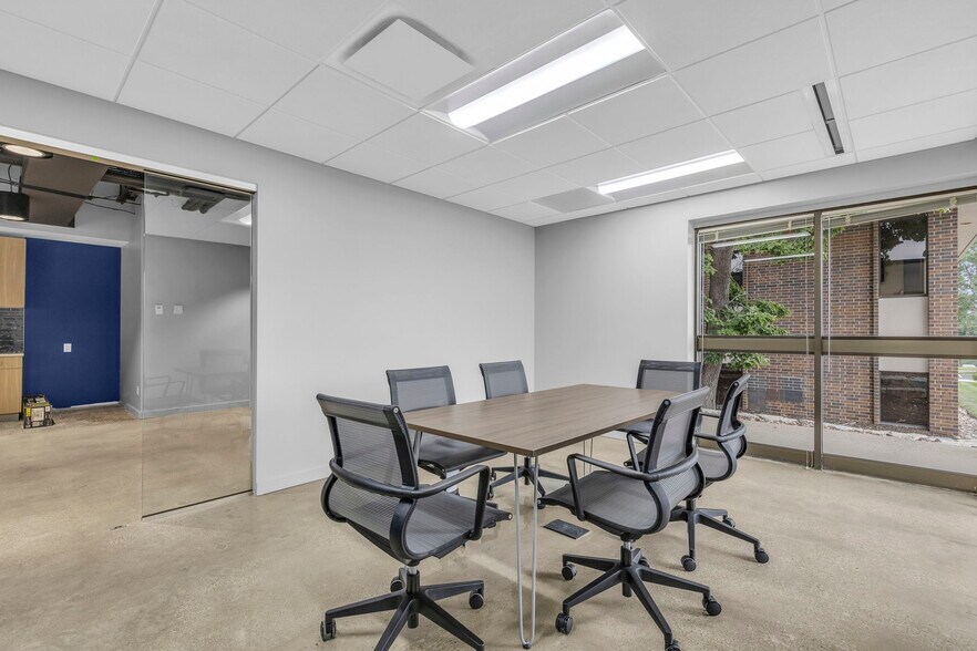 More Photos Of 10580 Barkley St, Overland Park Medical For Lease