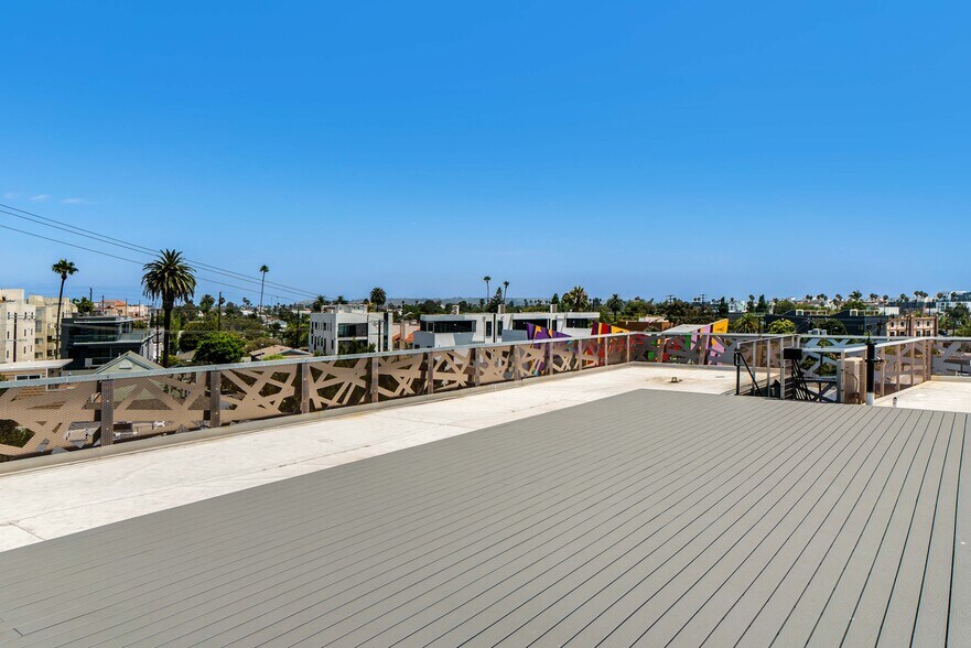More Photos Of 2434 Lincoln Blvd, Venice Loft Creative Space For Lease