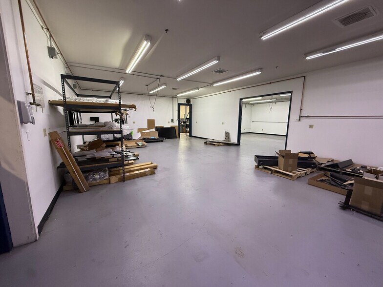 More Photos Of 1395 Blue Hills Ave, Bloomfield Flex For Lease