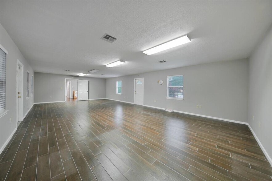 More Photos Of 2208 Strawberry Rd, Pasadena Office Residential For Sale