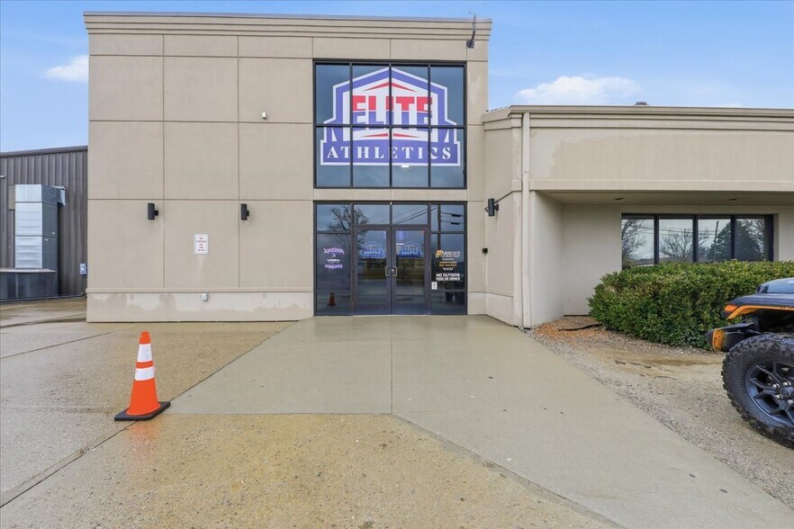 Primary Photo Of 1155 Old State Route 74, Batavia Refrigeration Cold Storage For Sale
