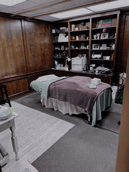 More Photos Of 1816 S Buerkle St, Stuttgart Office For Sale