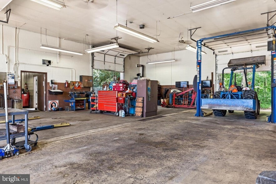 More Photos Of 5373 Chestnut Ave, Vineland Auto Repair For Sale