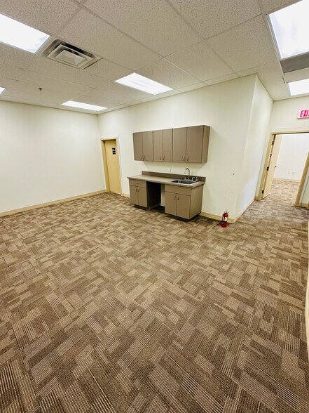 More Photos Of 1257-1273 Commons Ct, Clermont Warehouse For Lease
