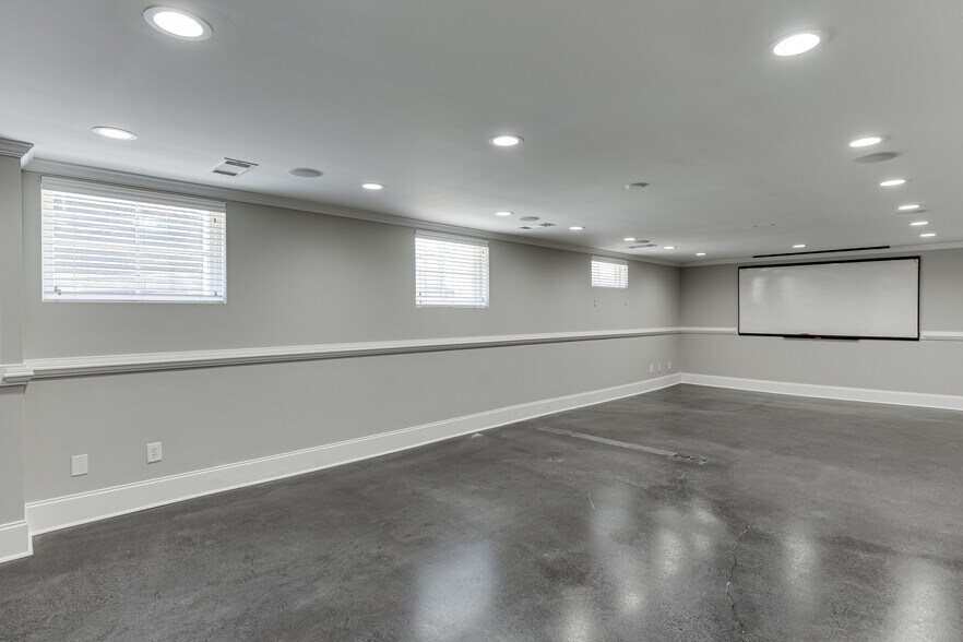 More Photos Of 55 Scott St, Buford Office For Lease