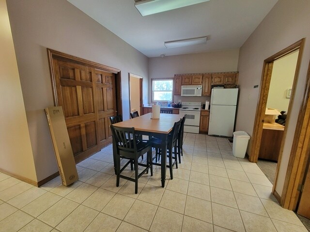 More Photos Of 1 Geeding Ln, Troy Medical For Lease