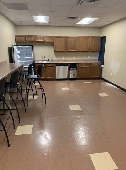 More Photos Of 3717 Apalachee Pky, Tallahassee Loft Creative Space For Lease