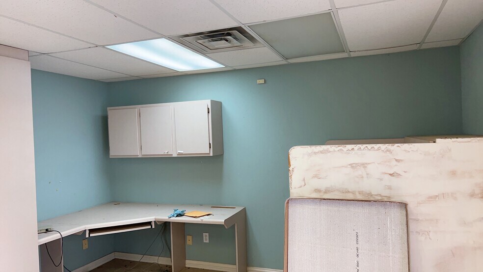 More Photos Of 12373 Scarsdale Blvd, Houston Unknown For Lease