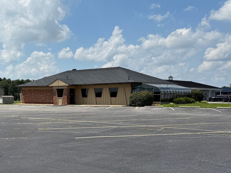 Primary Photo Of 1801 N Market St, Sparta Restaurant For Sale