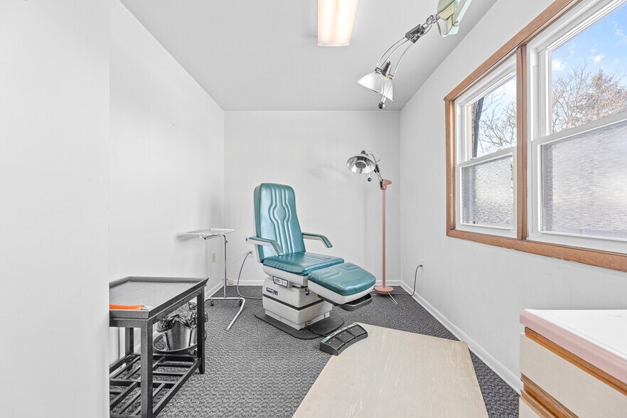 More Photos Of 293 N Ellsworth Ave, Salem Medical For Lease