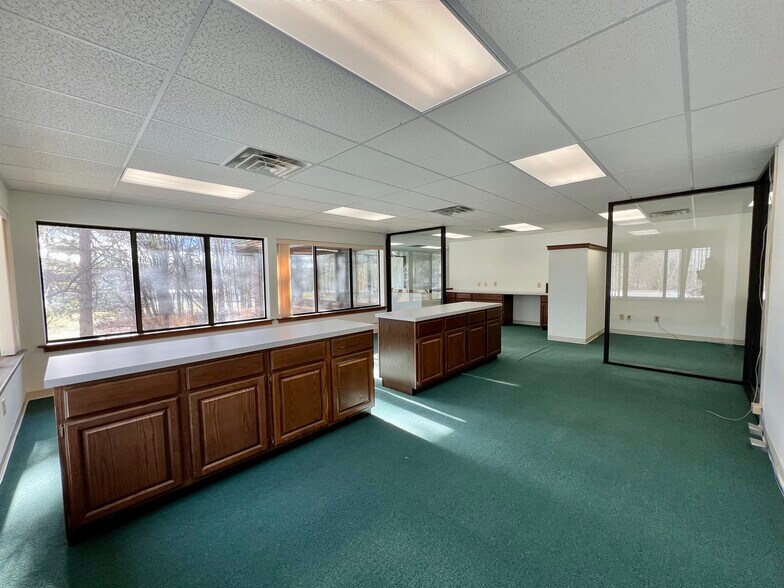 More Photos Of 1085 Route 4 E, Rutland Office For Lease