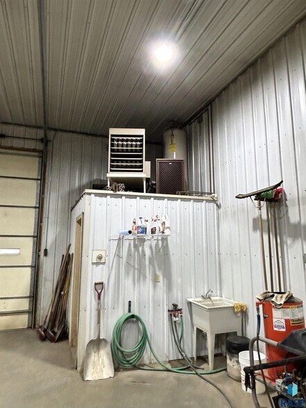 More Photos Of 1603 N Broadway Ave, Miller Industrial For Sale