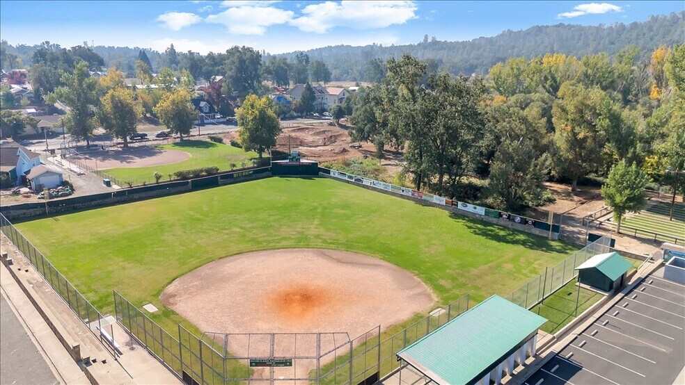 More Photos Of 18387 Chestnut Ave, Tuolumne Restaurant For Sale