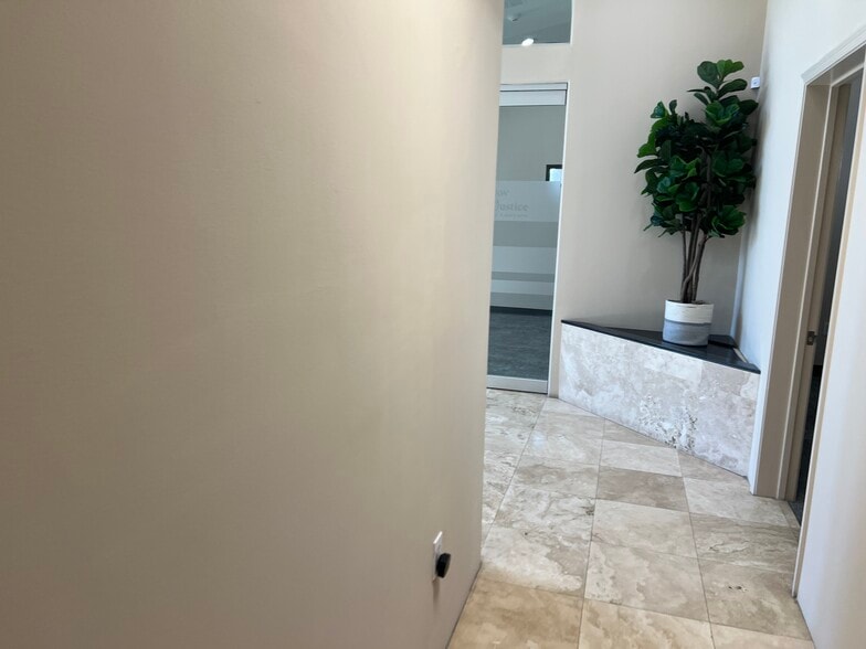 More Photos Of 7201 N 7th St, Phoenix Loft Creative Space For Sale