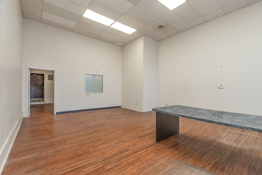 More Photos Of 5600-5610 Delmar Blvd, Saint Louis Apartments For Lease