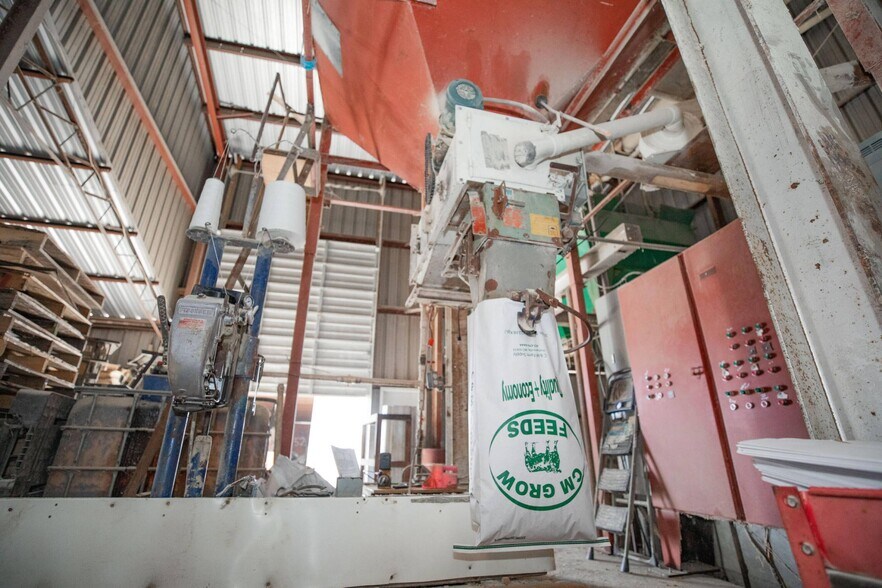 More Photos Of 9705 SE 1300th Rd, Humansville Industrial For Sale