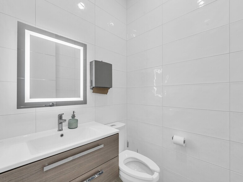 More Photos Of 541 Queen St E, Toronto Storefront For Lease