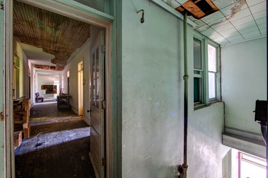 More Photos Of 302 Main St, Columbia Industrial For Sale