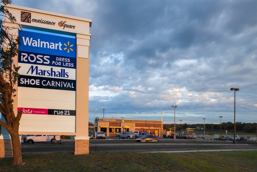 More Photos Of E Berry St, Fort Worth Unknown For Lease