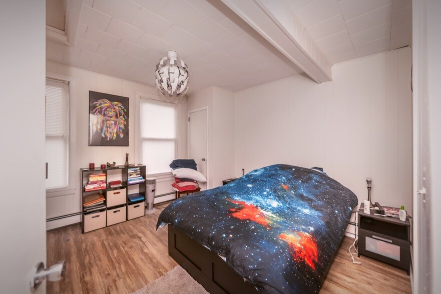 More Photos Of 11 Main St, Kingston Restaurant For Sale