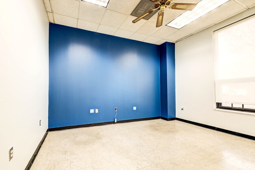 More Photos Of 617 Cepi Dr, Chesterfield Warehouse For Sale