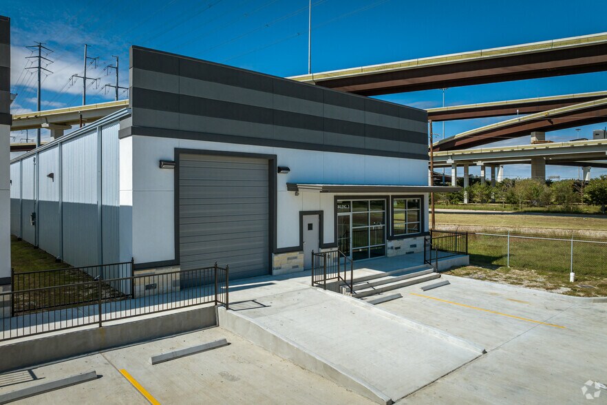 More Photos Of Eddie Dr, Humble Unknown For Lease