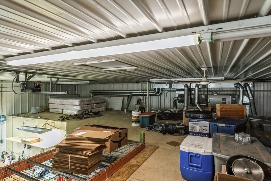 More Photos Of 114 Thomas Cir, Monticello Warehouse For Lease