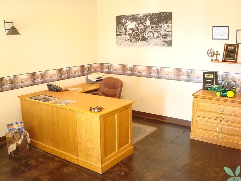 More Photos Of 10201 E Bankhead Hwy, Aledo Office For Lease