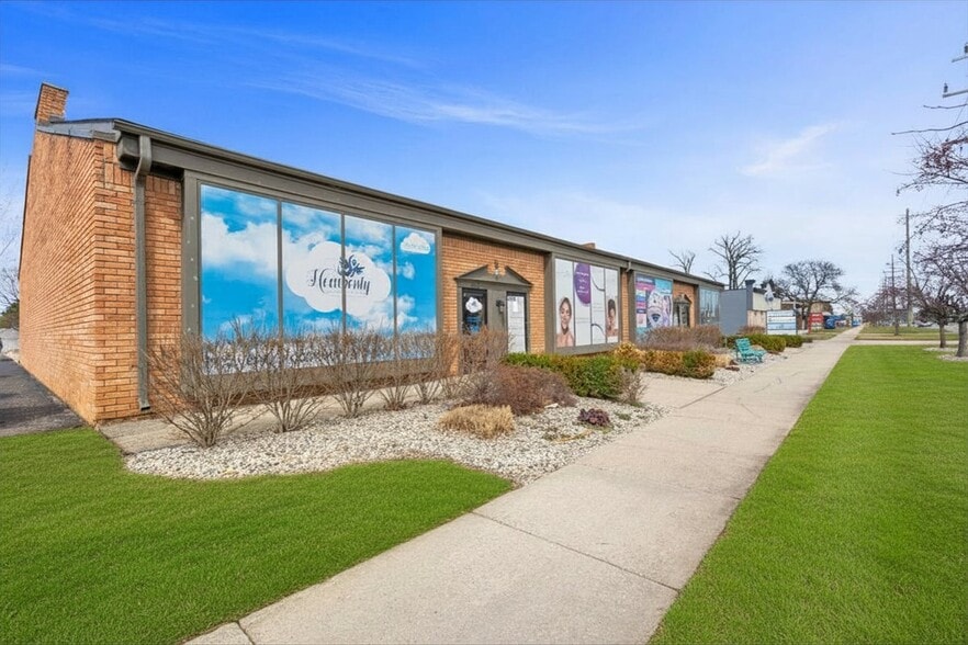 Primary Photo Of 28289-28315 Hoover Rd, Warren Medical For Lease