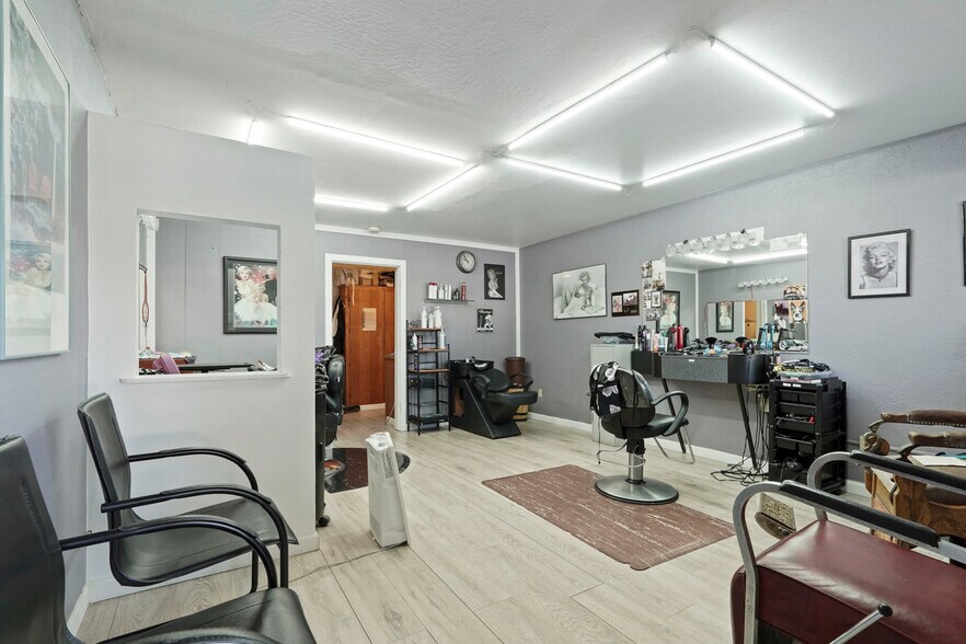 More Photos Of 14144 Market St, Walnut Grove Storefront For Sale