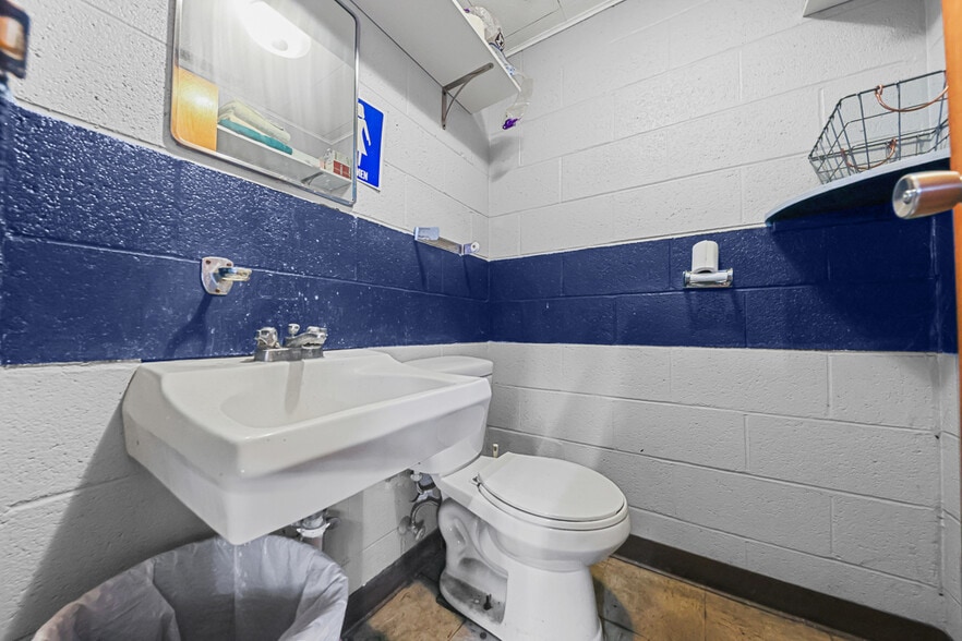 More Photos Of 44 E Harrison St, Alliance Carwash For Sale