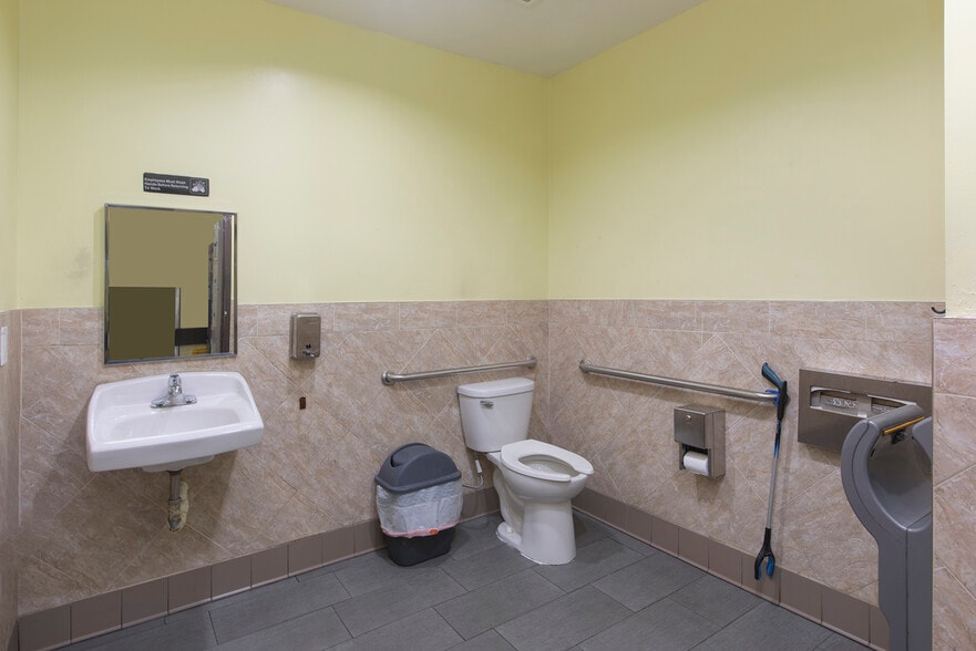 More Photos Of 645 Larkin St, San Francisco General Retail For Sale